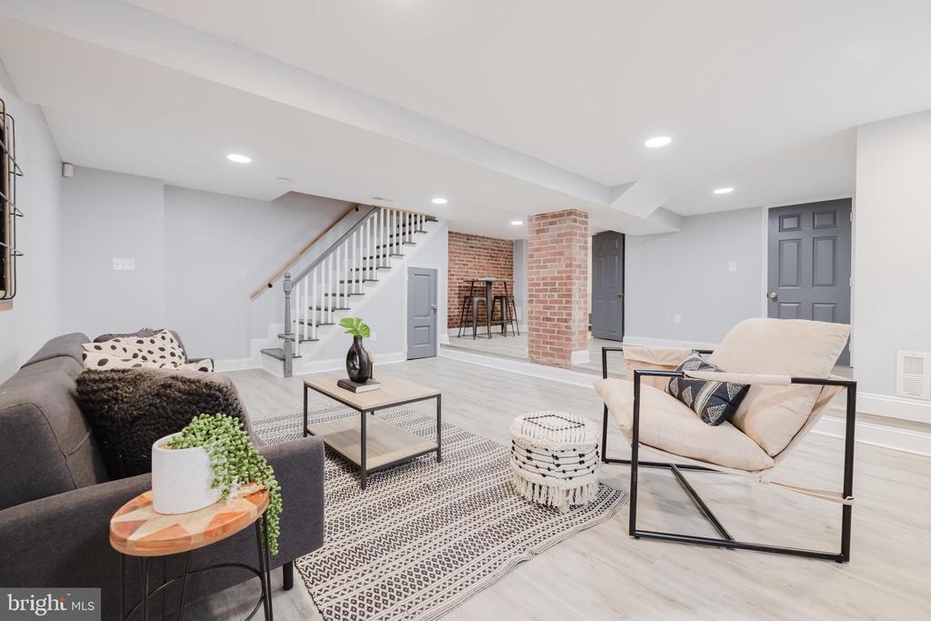 4246 PARKSIDE DRIVE