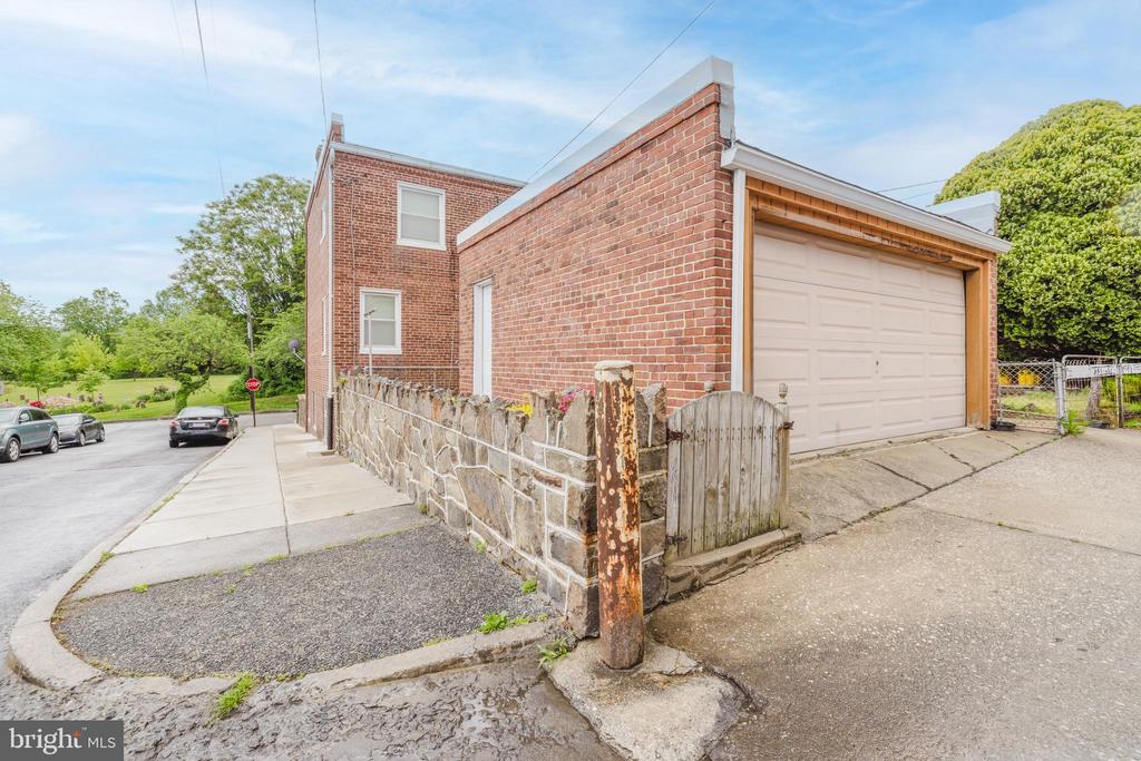 4246 PARKSIDE DRIVE