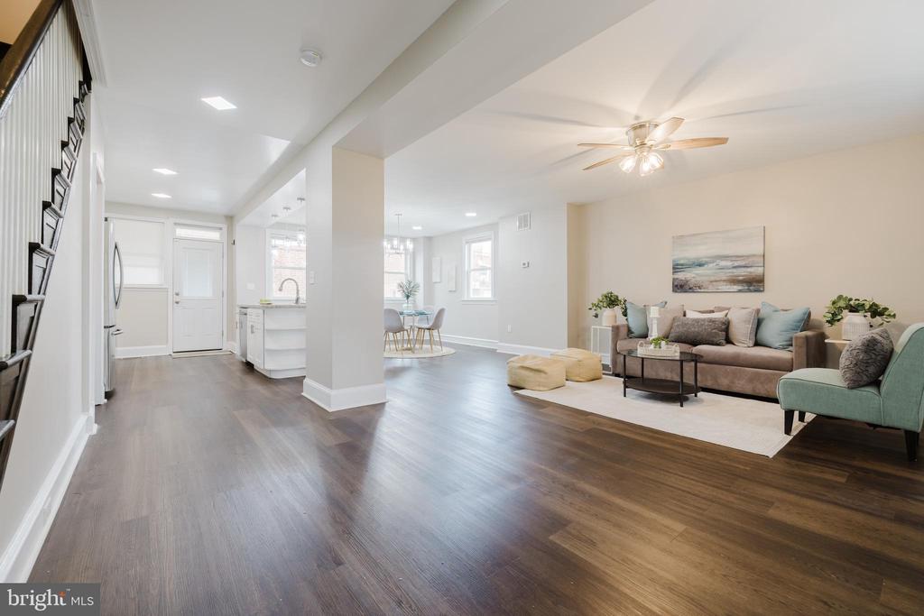 4246 PARKSIDE DRIVE