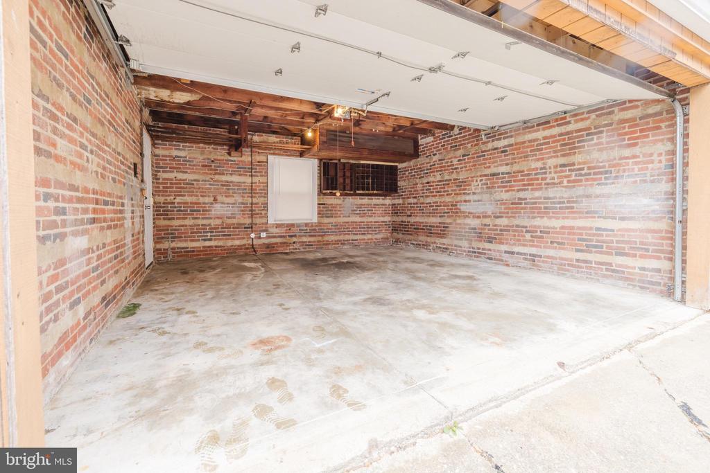 4246 PARKSIDE DRIVE