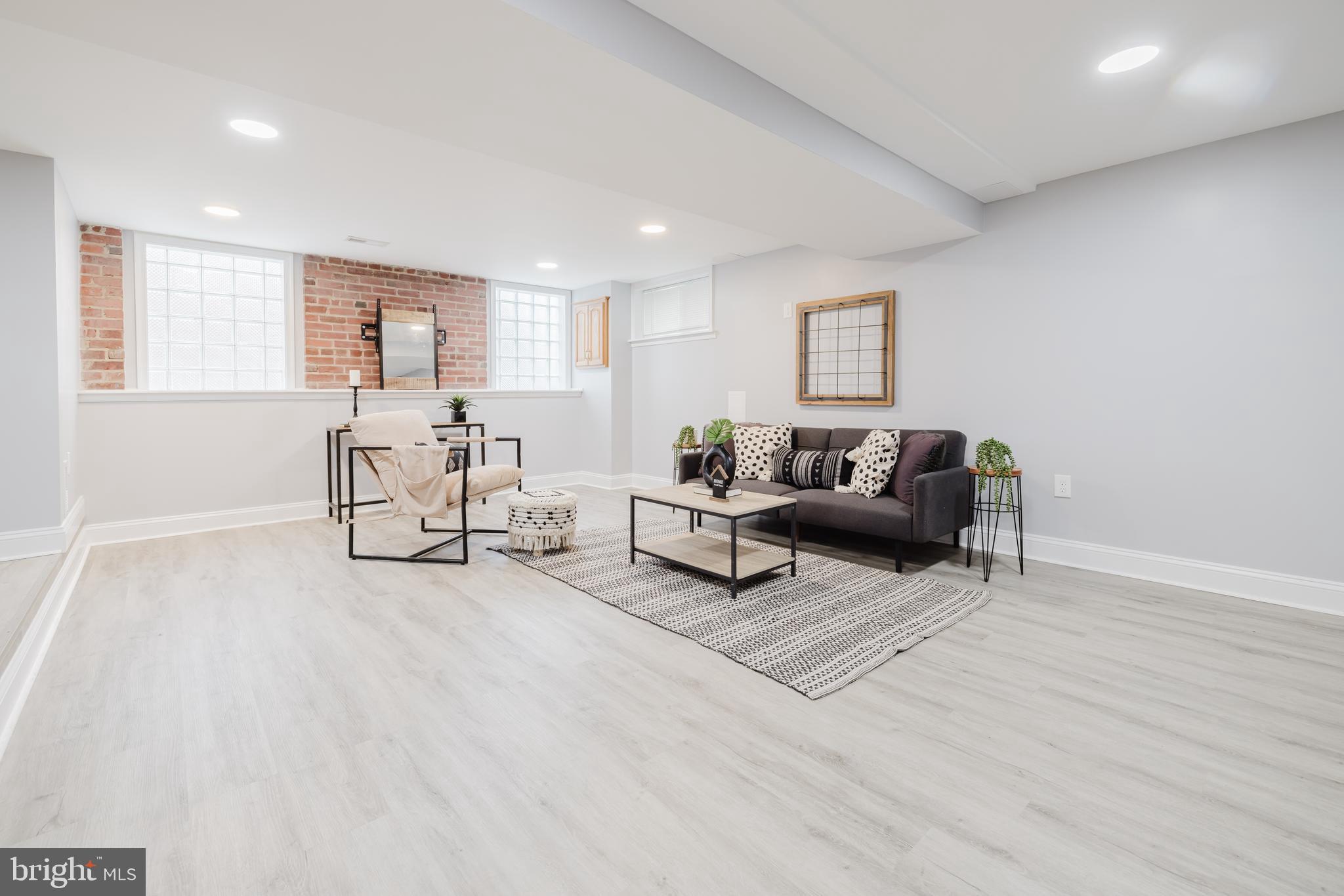 4246 PARKSIDE DRIVE