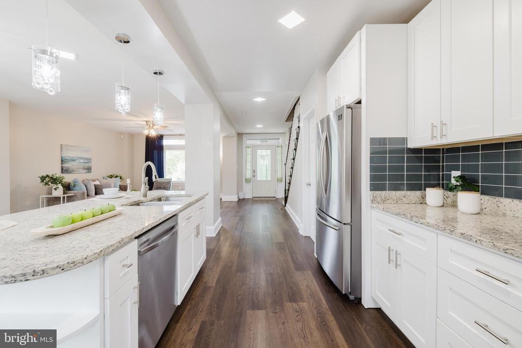 4246 PARKSIDE DRIVE
