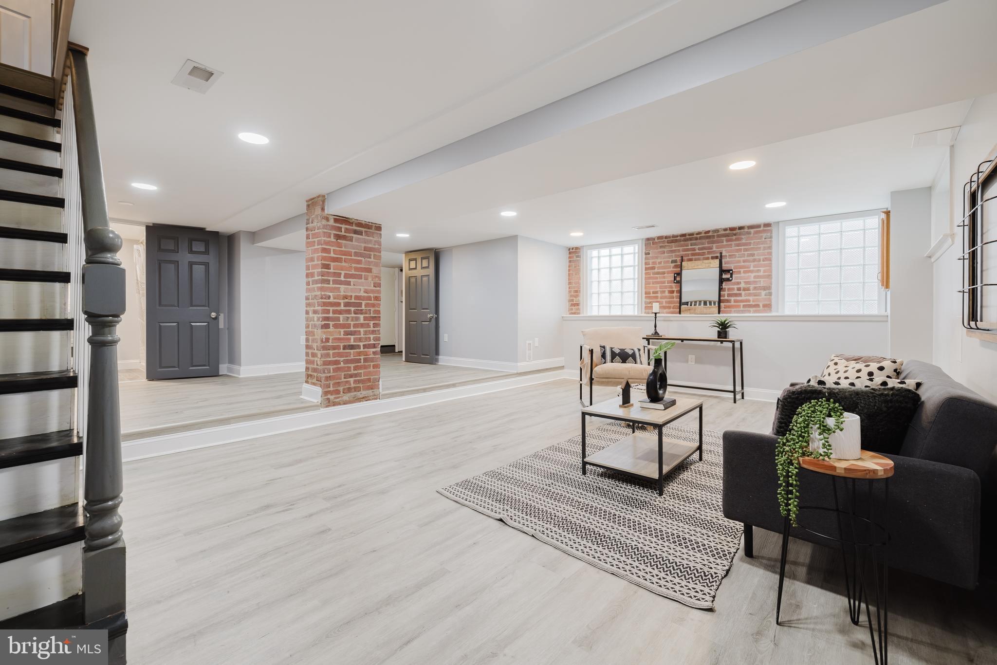 4246 PARKSIDE DRIVE