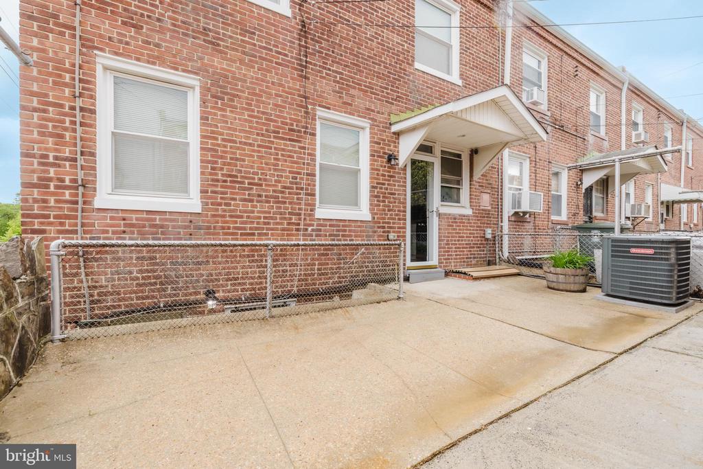 4246 PARKSIDE DRIVE