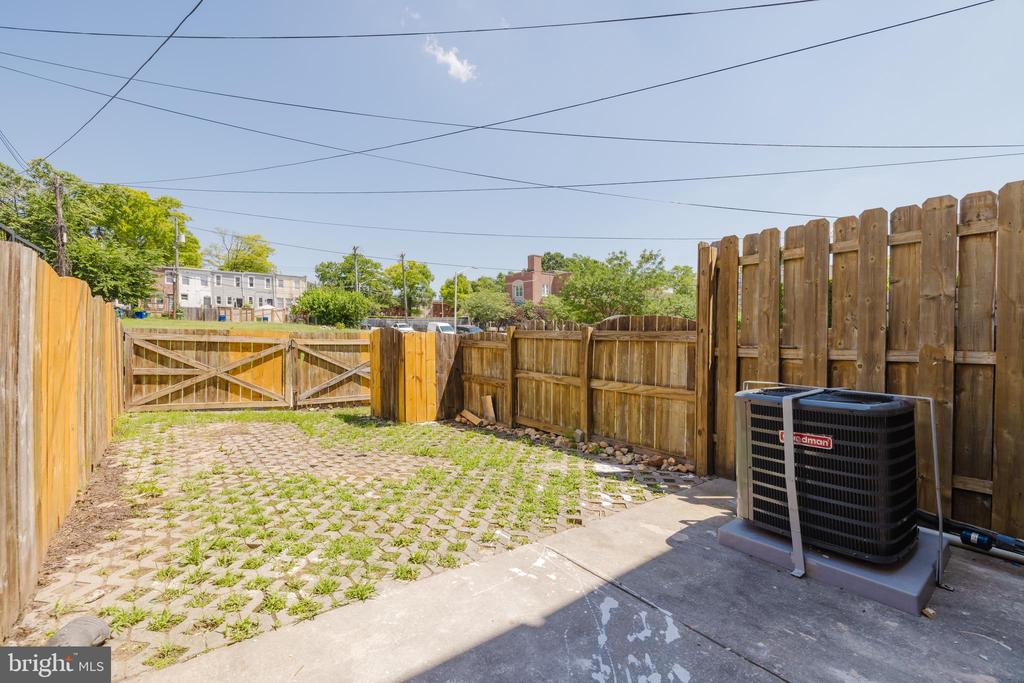 414 E OLIVER STREET