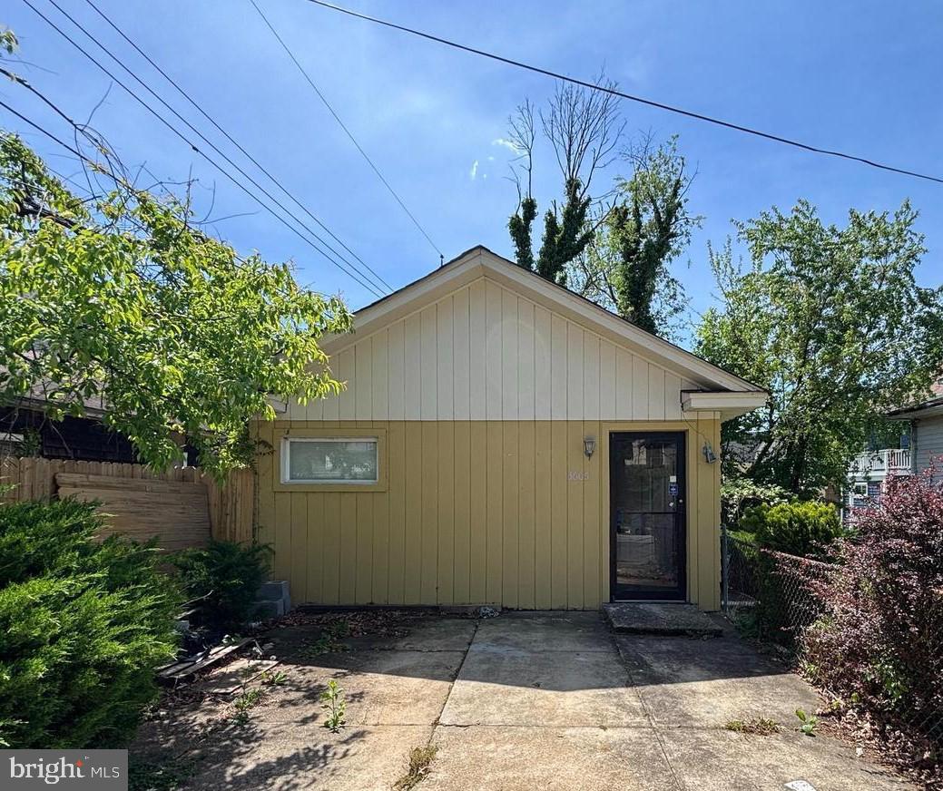 2611 ELSINORE AVENUE