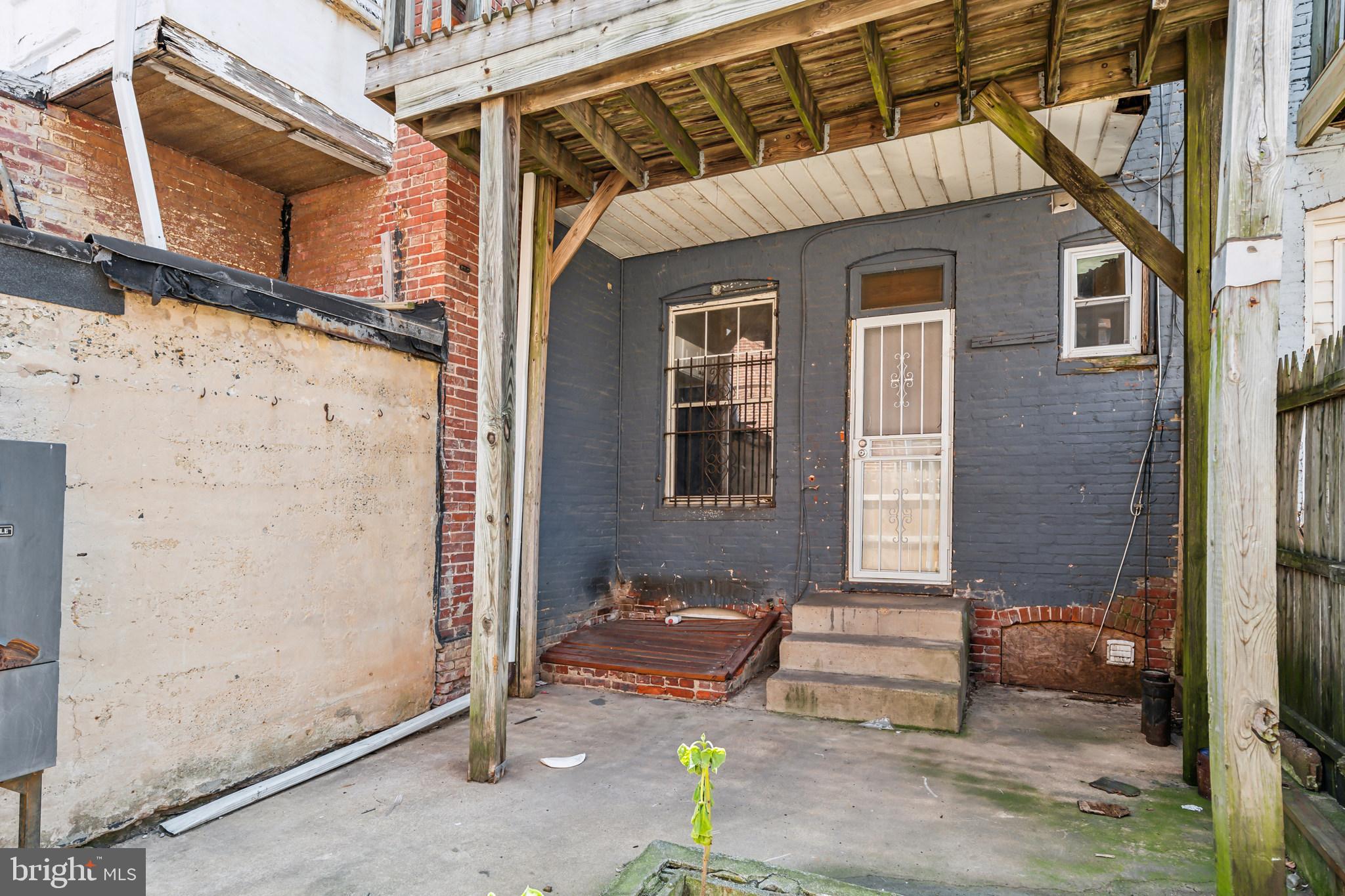 2726 JEFFERSON STREET