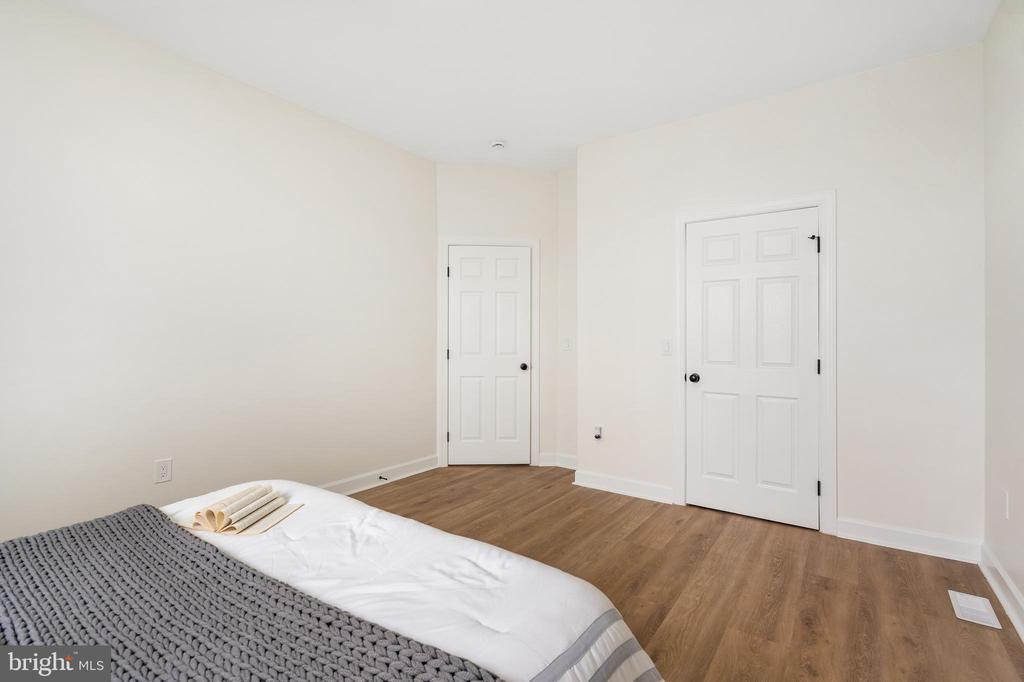 2419 HARLEM AVENUE