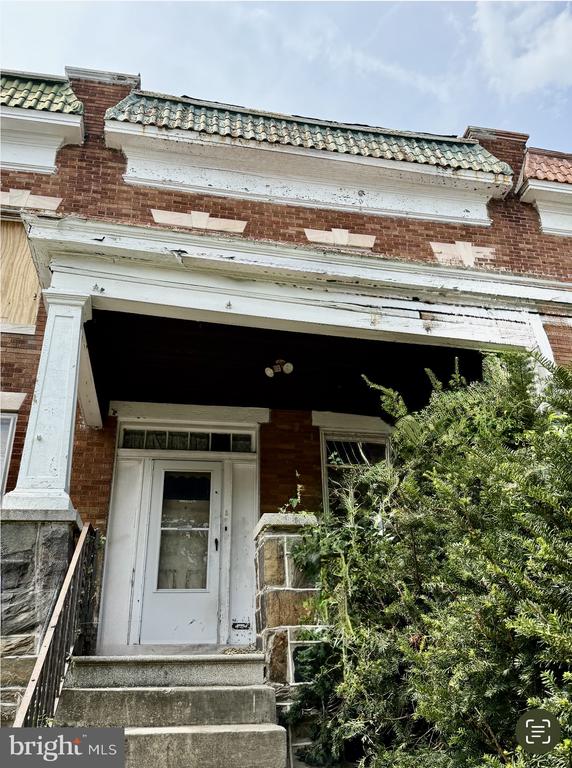 320 LYNDHURST STREET