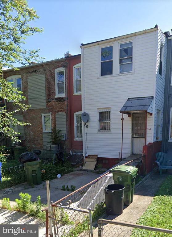320 LYNDHURST STREET