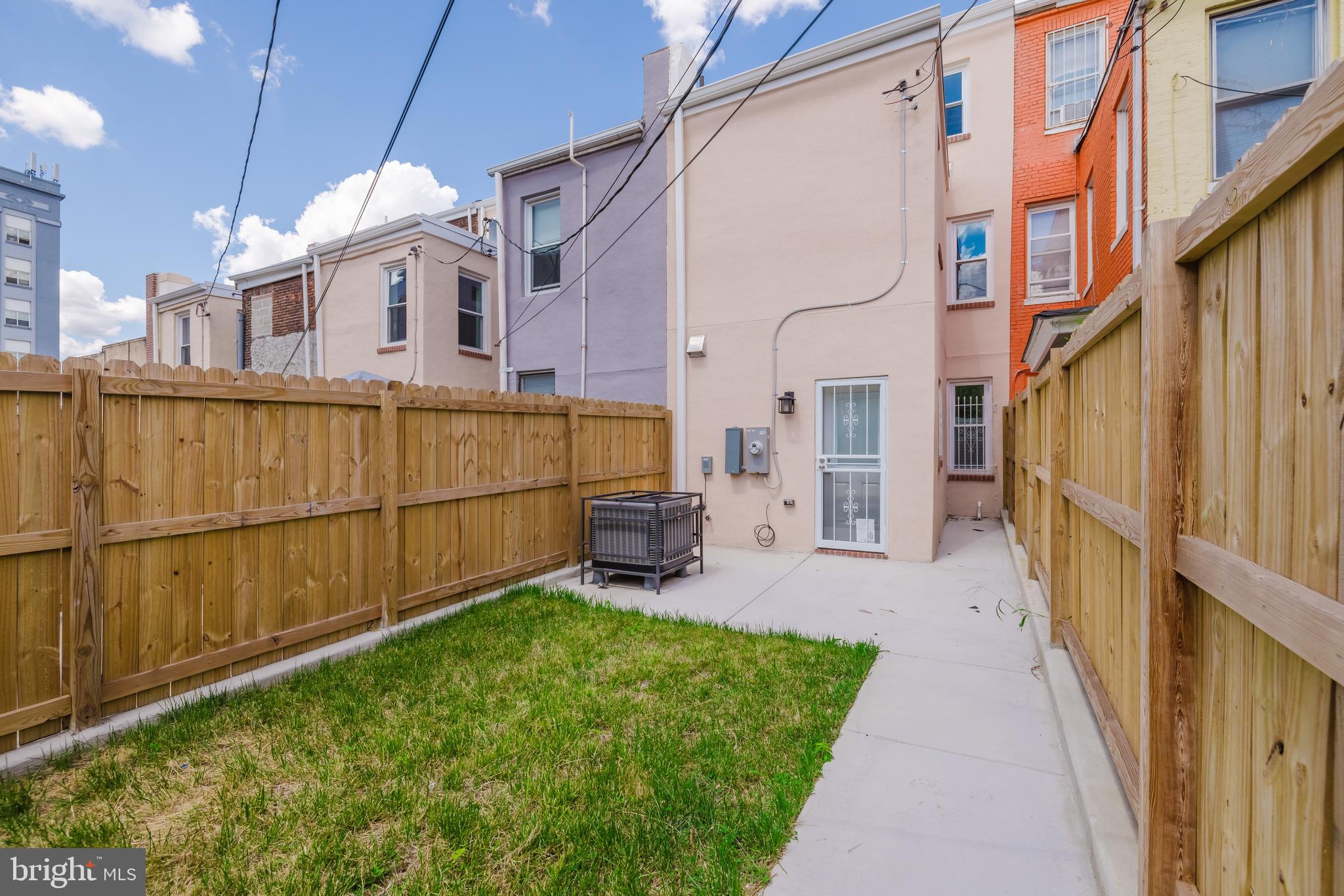 711 E PRESTON STREET