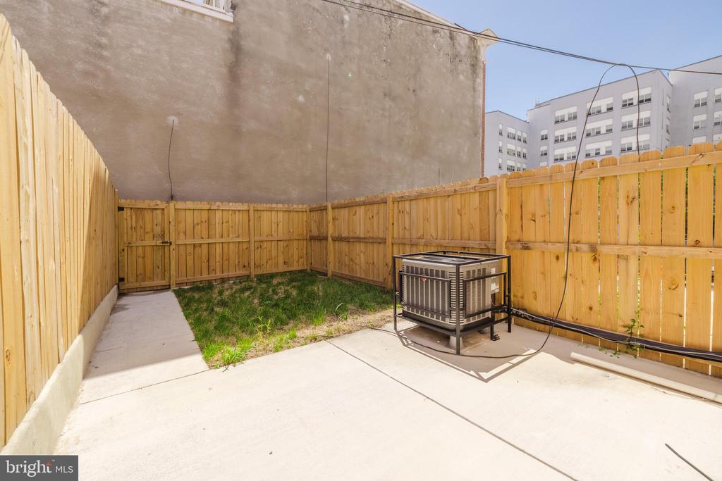 707 E PRESTON STREET