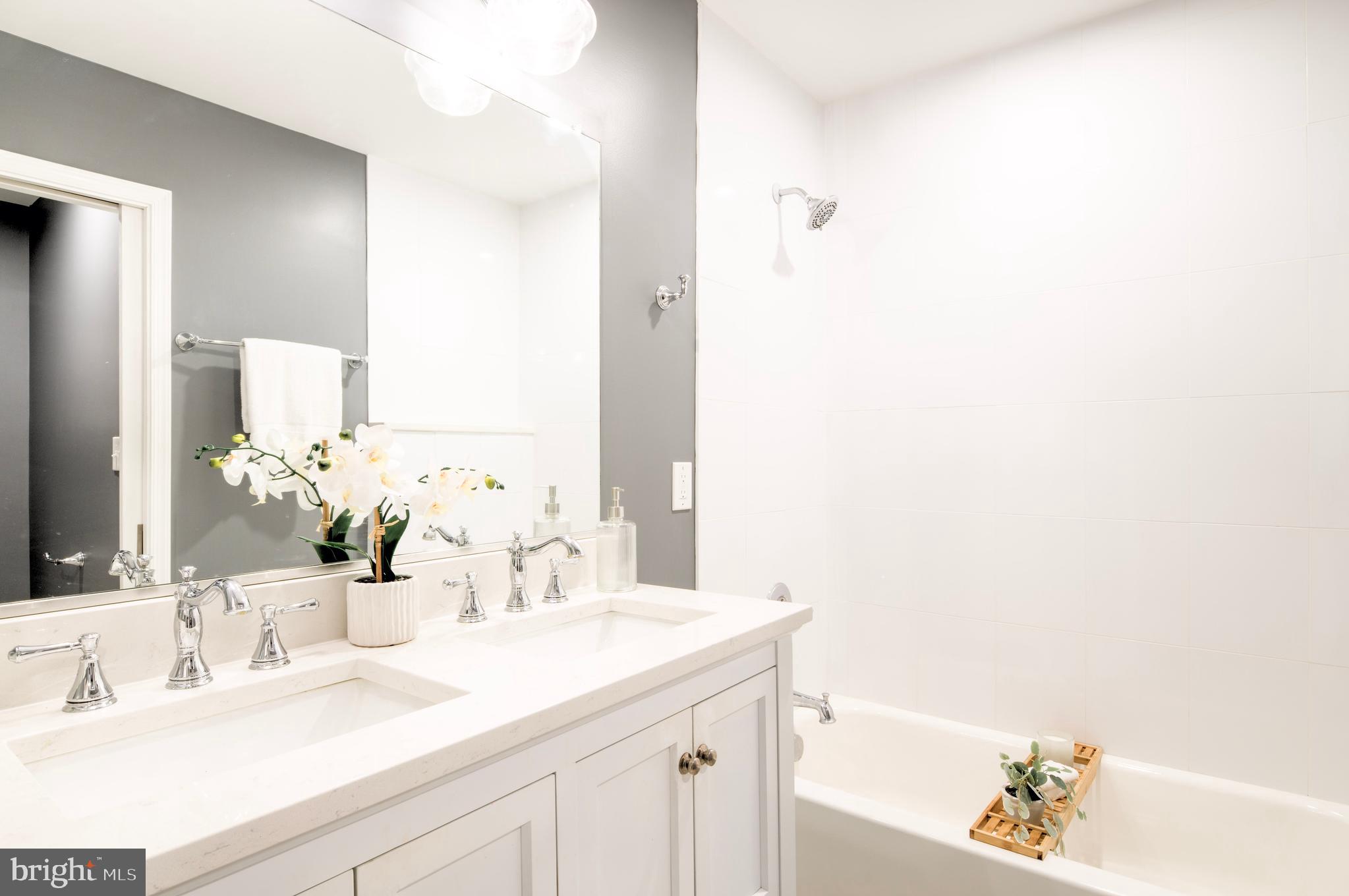 107 W CLEMENT STREET