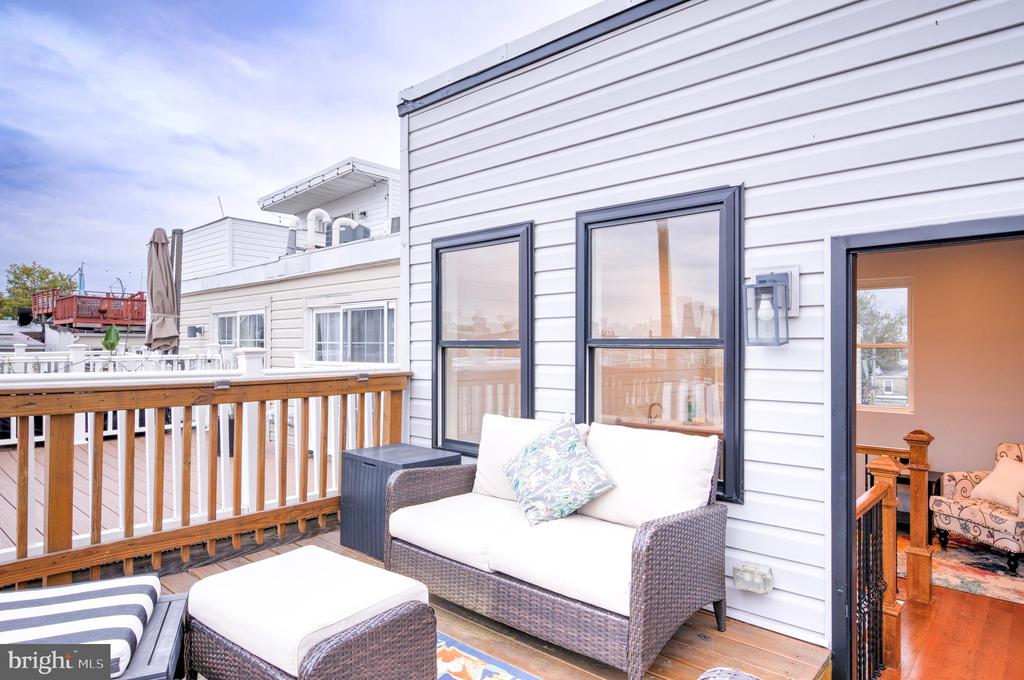 107 W CLEMENT STREET