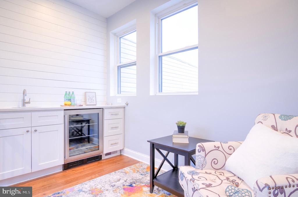 107 W CLEMENT STREET