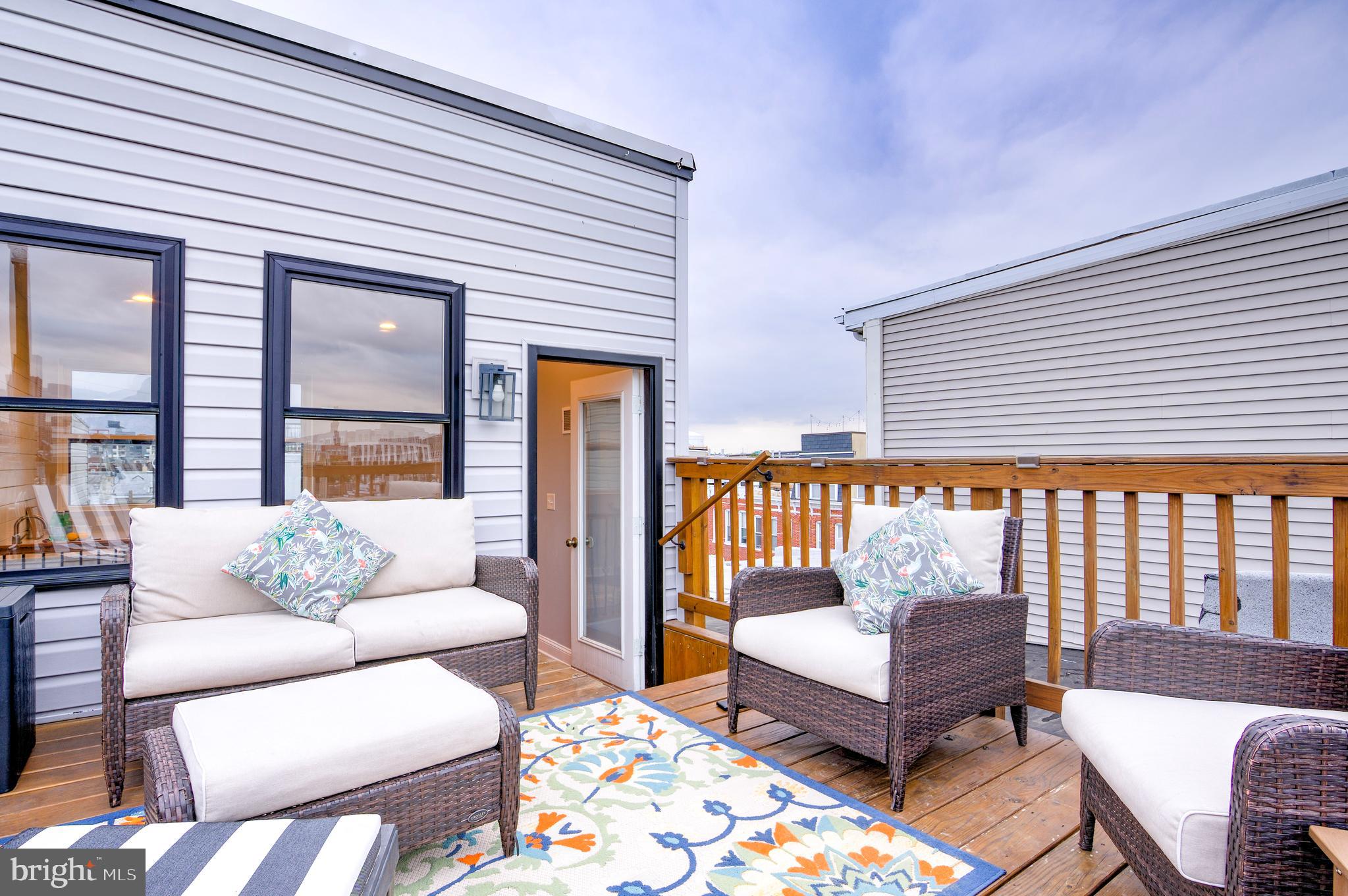 107 W CLEMENT STREET