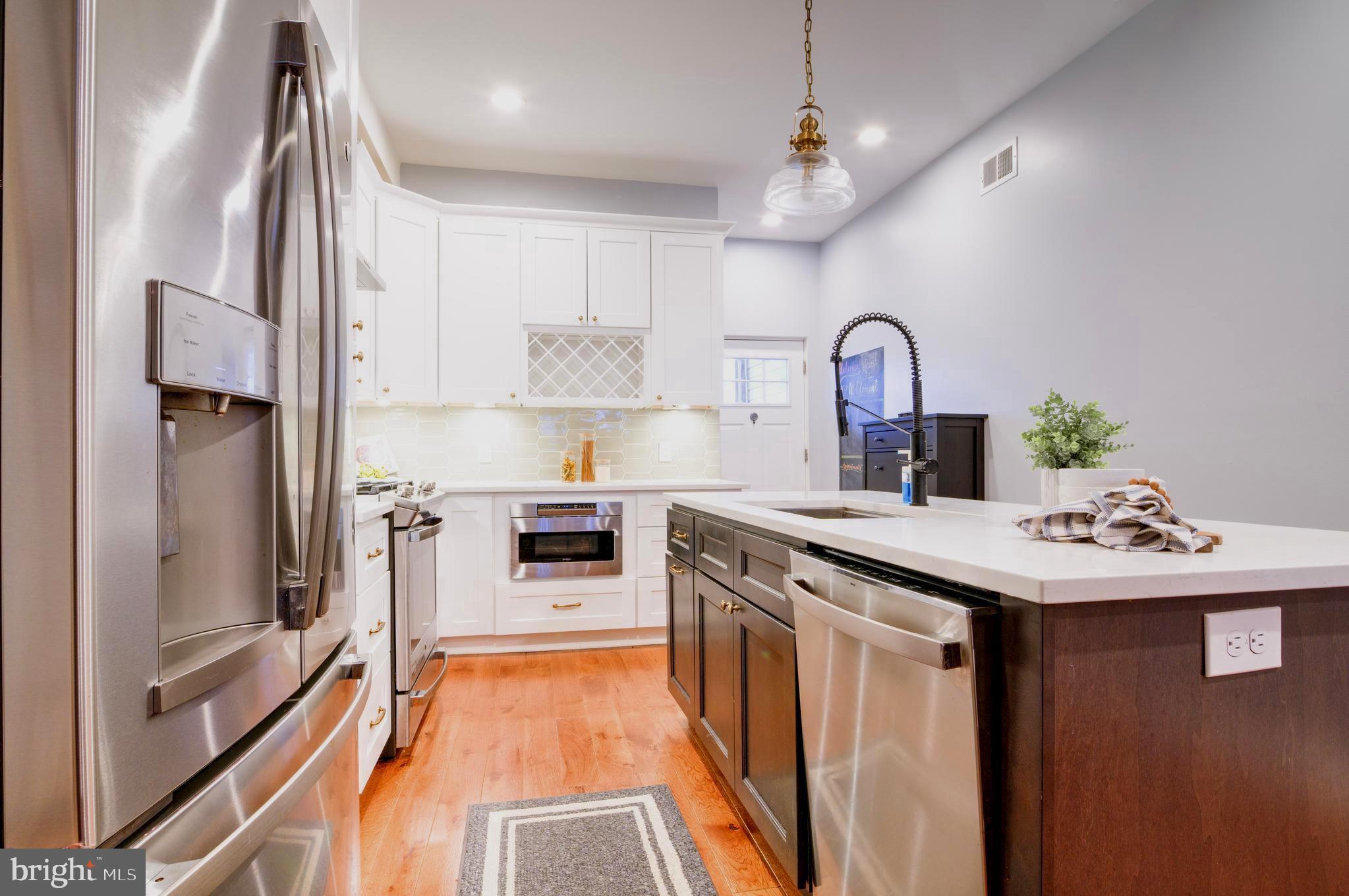 107 W CLEMENT STREET