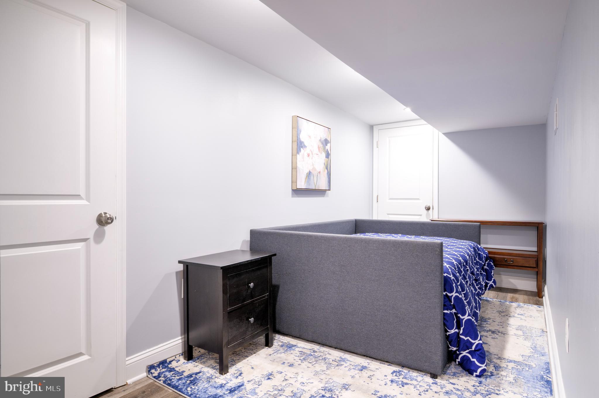 107 W CLEMENT STREET