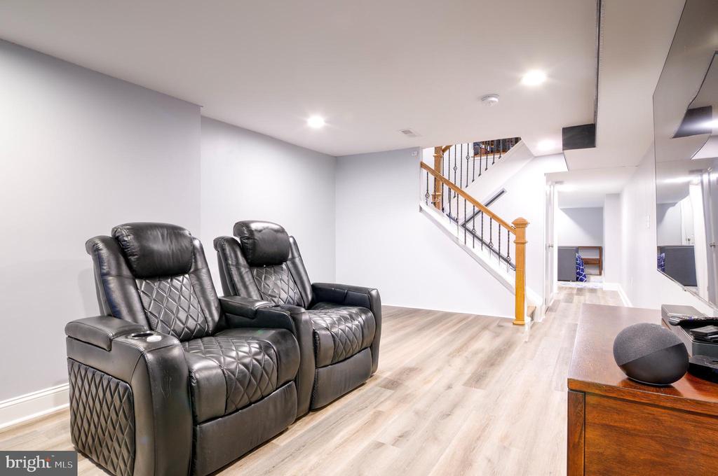 107 W CLEMENT STREET