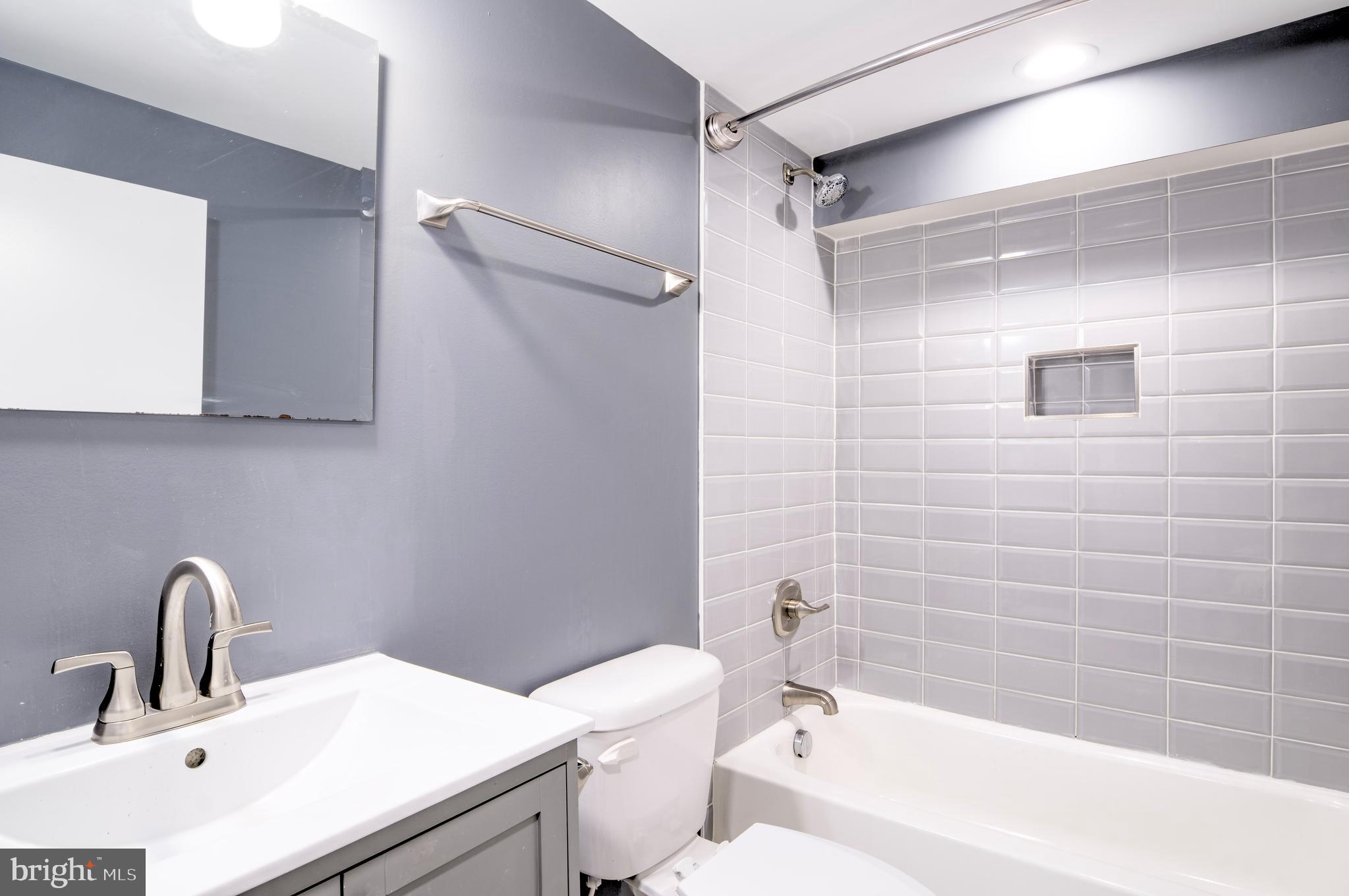 107 W CLEMENT STREET