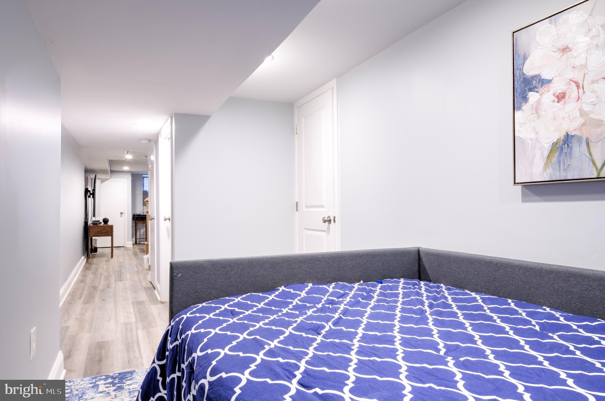 107 W CLEMENT STREET