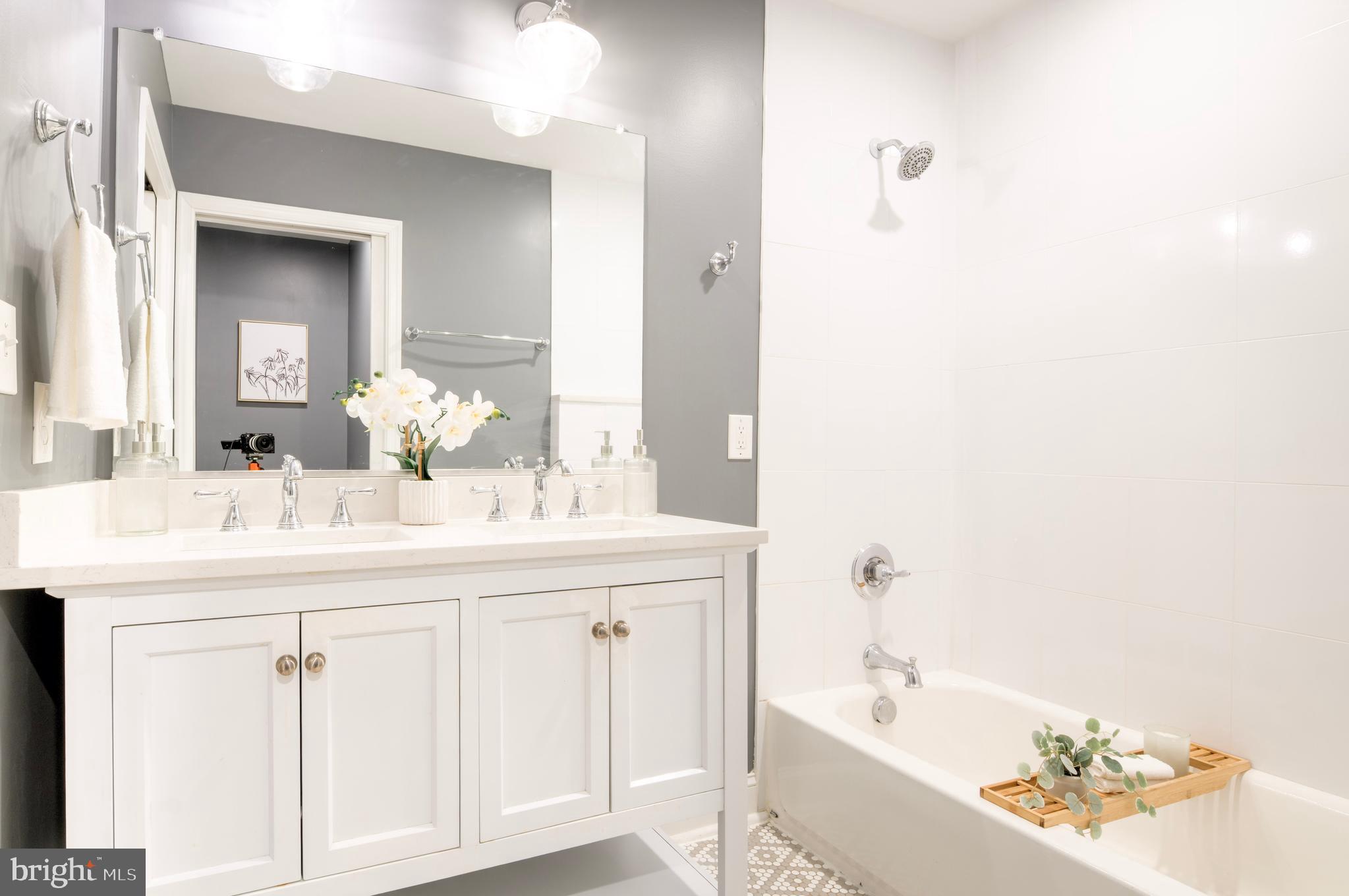 107 W CLEMENT STREET