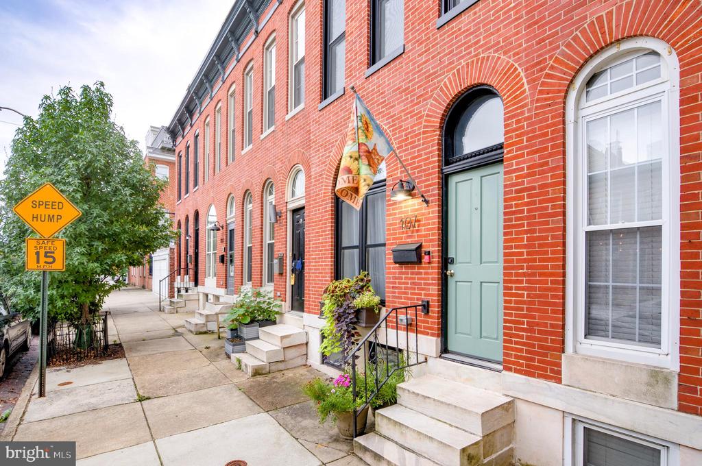107 W CLEMENT STREET