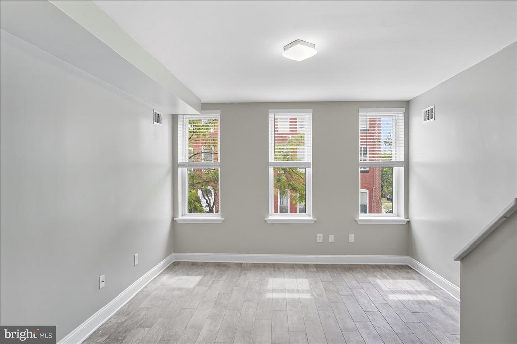 1106 HARLEM AVENUE