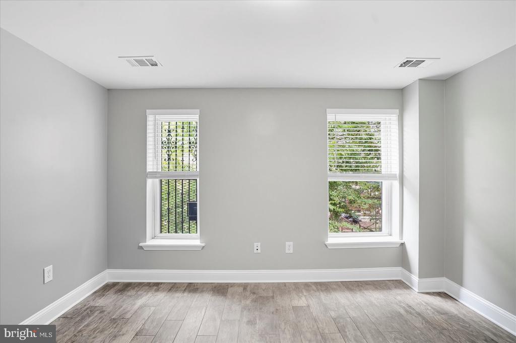1106 HARLEM AVENUE