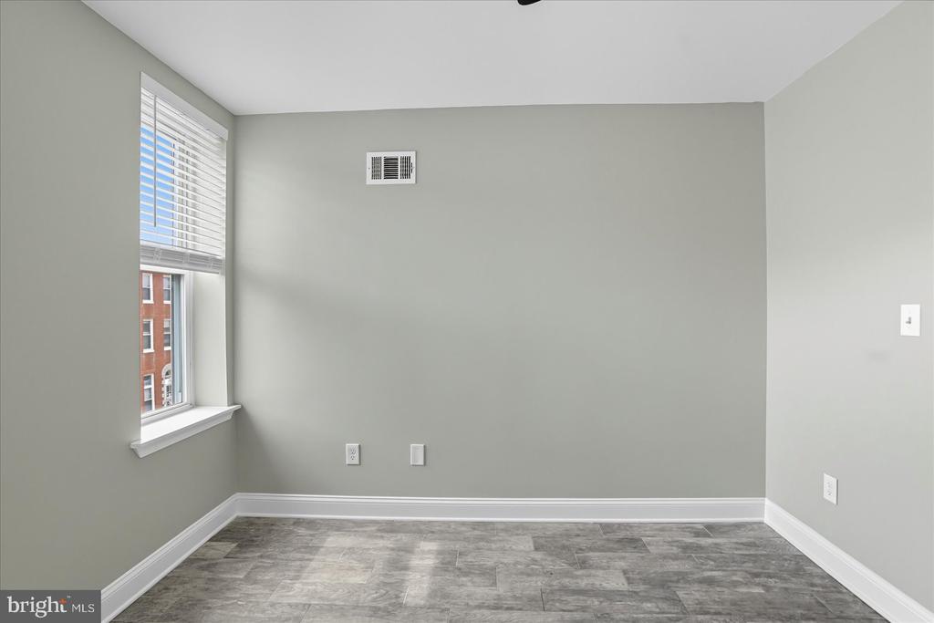 1106 HARLEM AVENUE