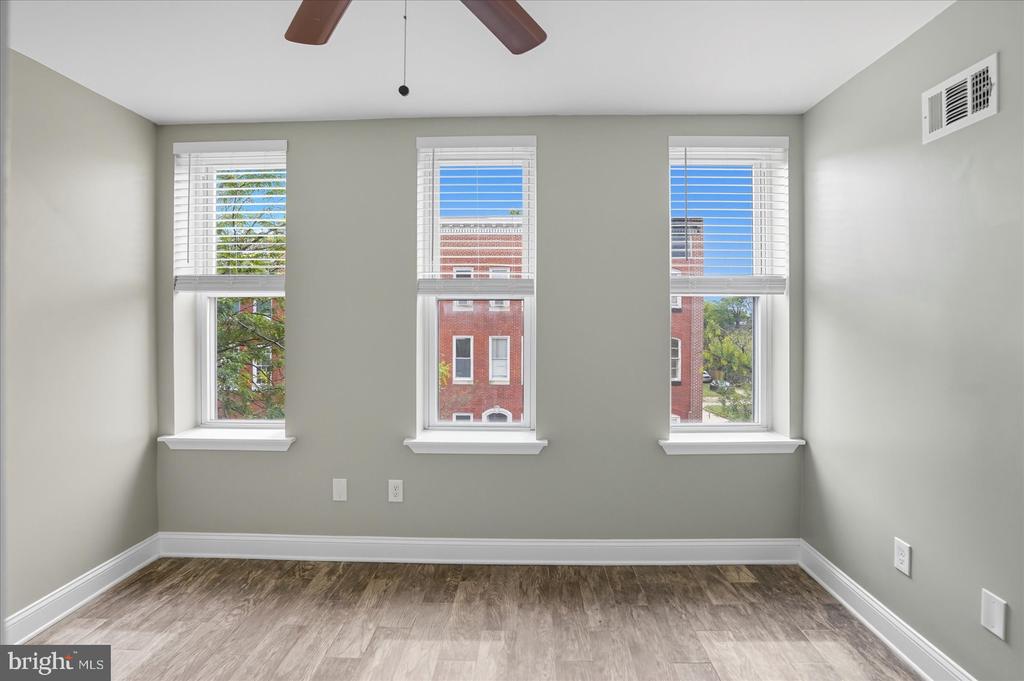 1106 HARLEM AVENUE