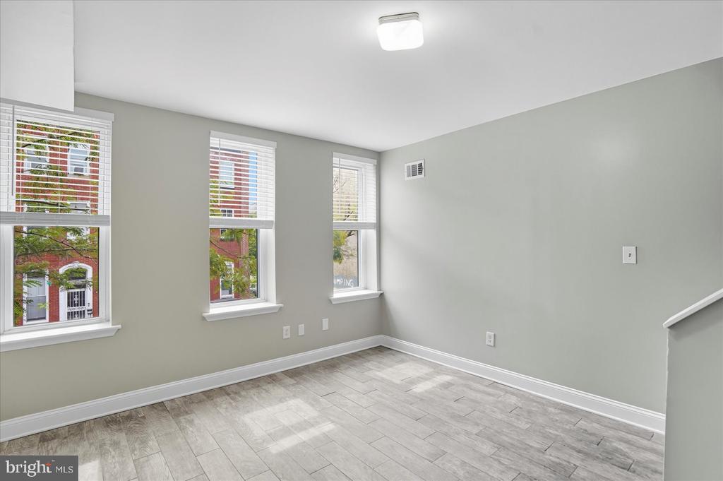 1106 HARLEM AVENUE