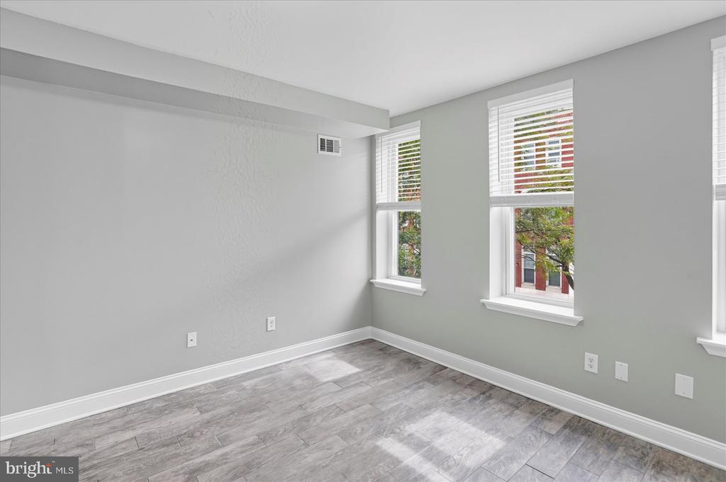 1106 HARLEM AVENUE
