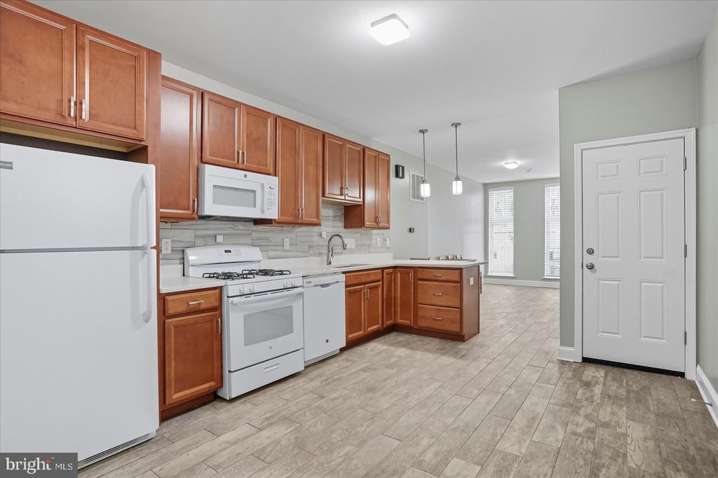 1106 HARLEM AVENUE