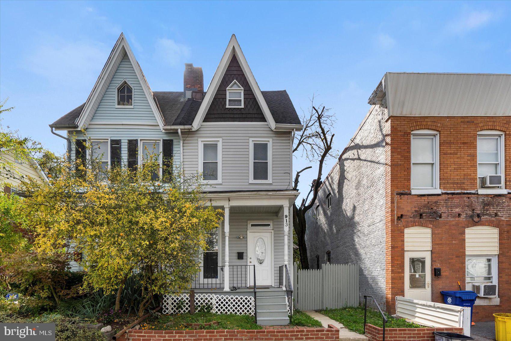 913 MONTPELIER STREET