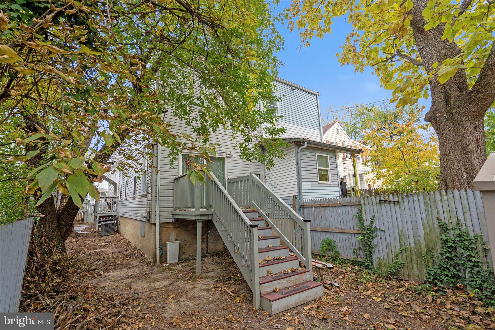 913 MONTPELIER STREET