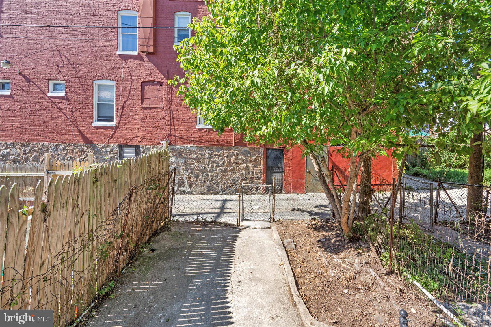 1637 MONTPELIER STREET