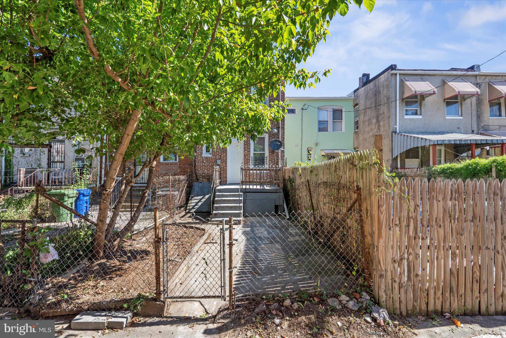 1637 MONTPELIER STREET