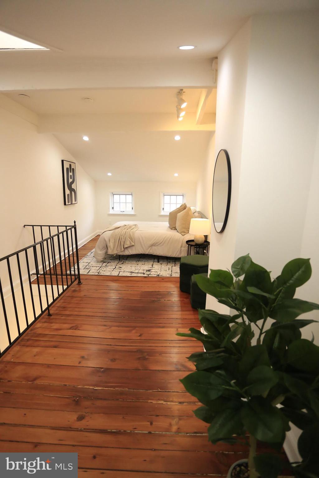 29 E HENRIETTA STREET