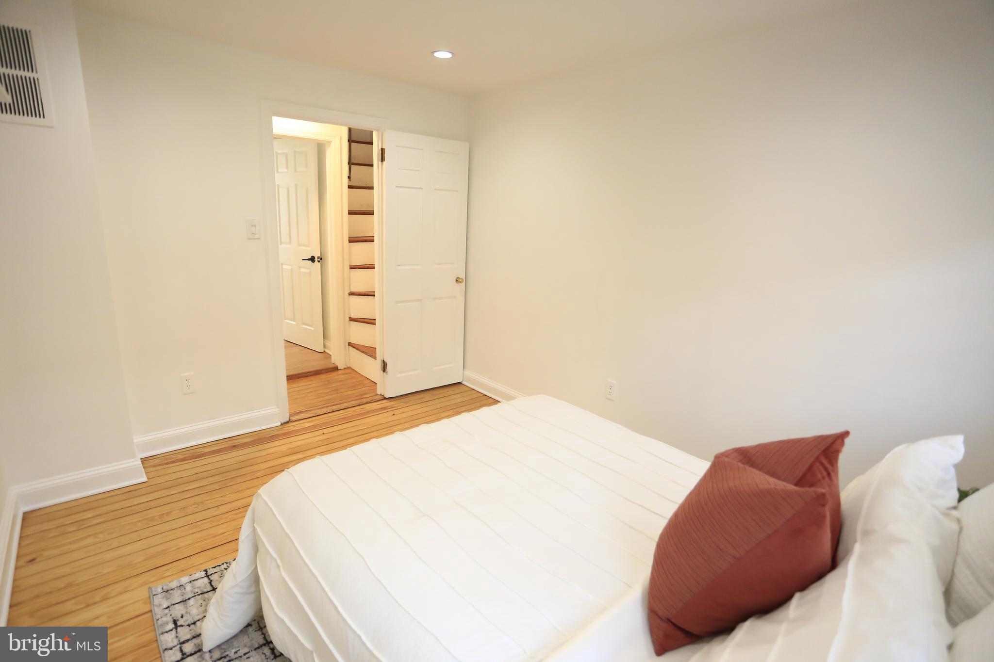 29 E HENRIETTA STREET