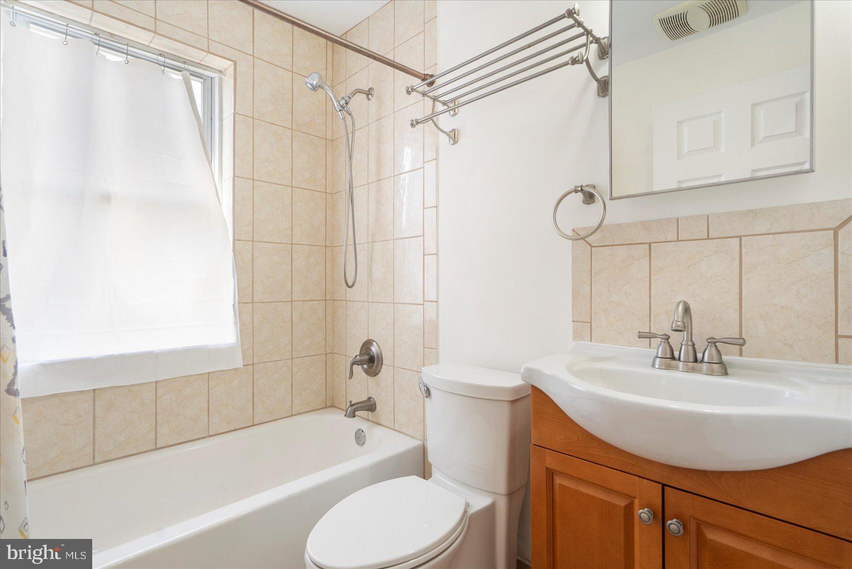 1100 E PRESTON STREET