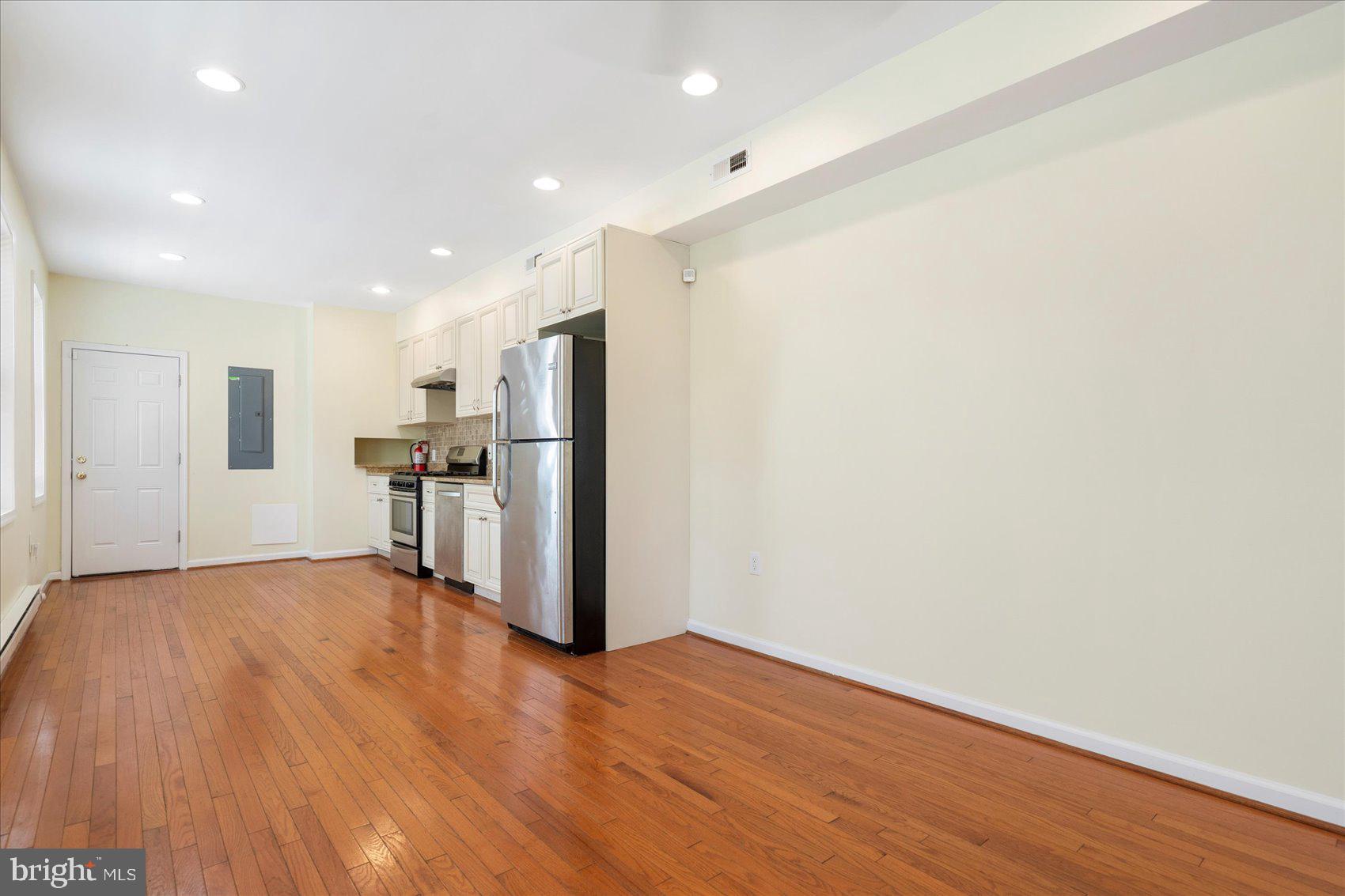 1100 E PRESTON STREET