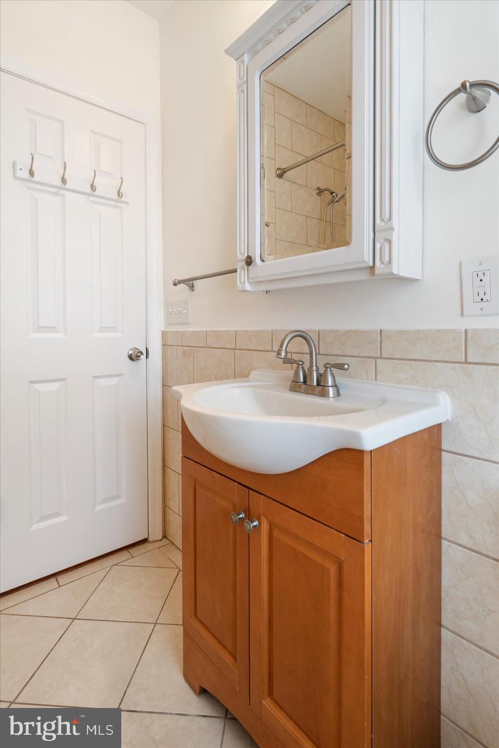 1100 E PRESTON STREET