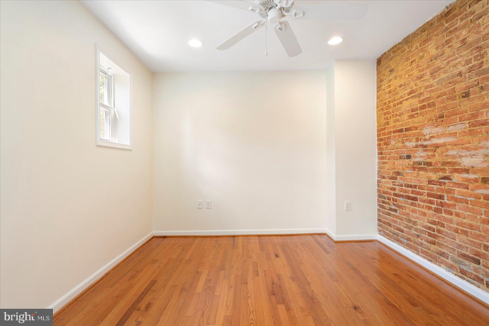 1100 E PRESTON STREET