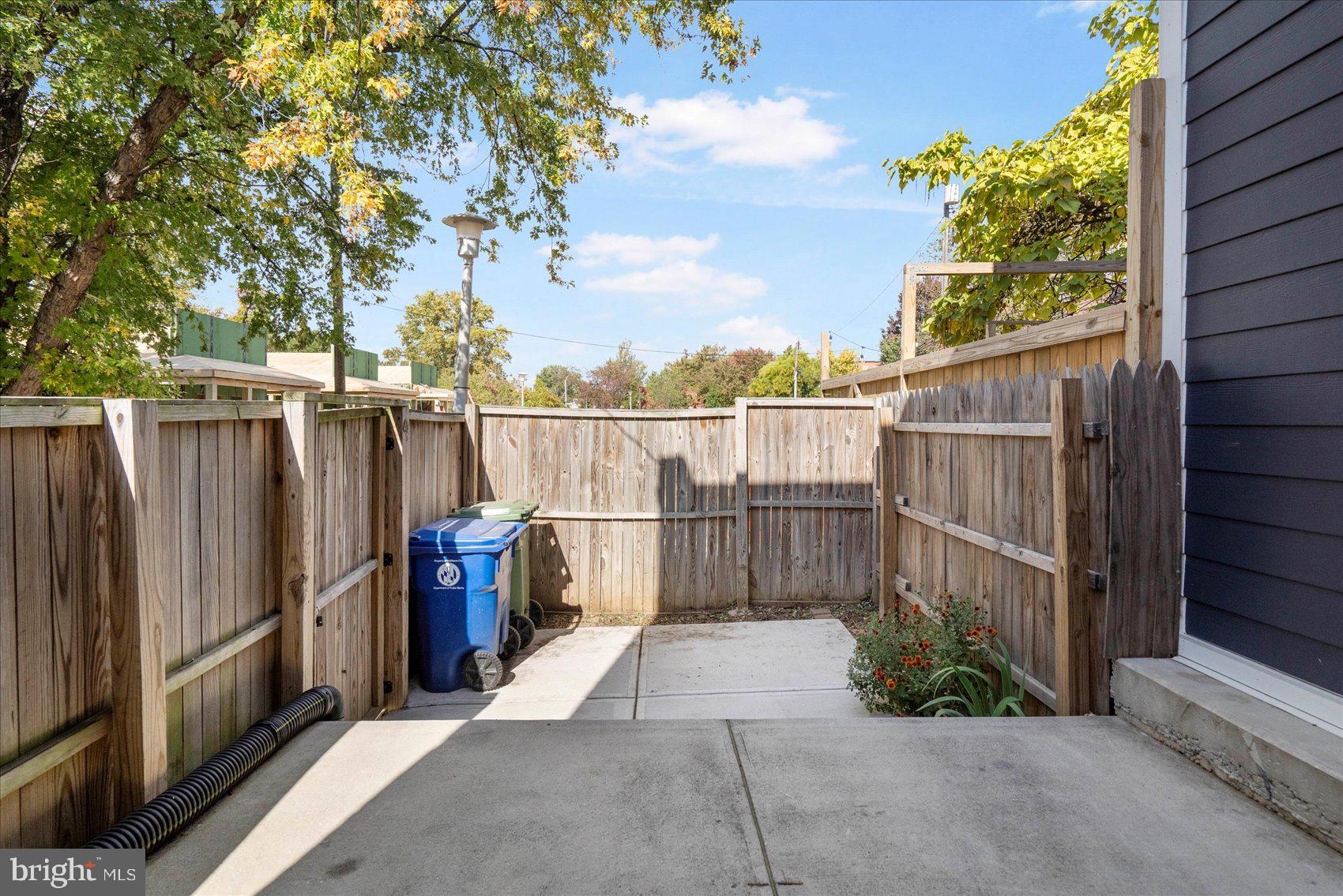 1100 E PRESTON STREET