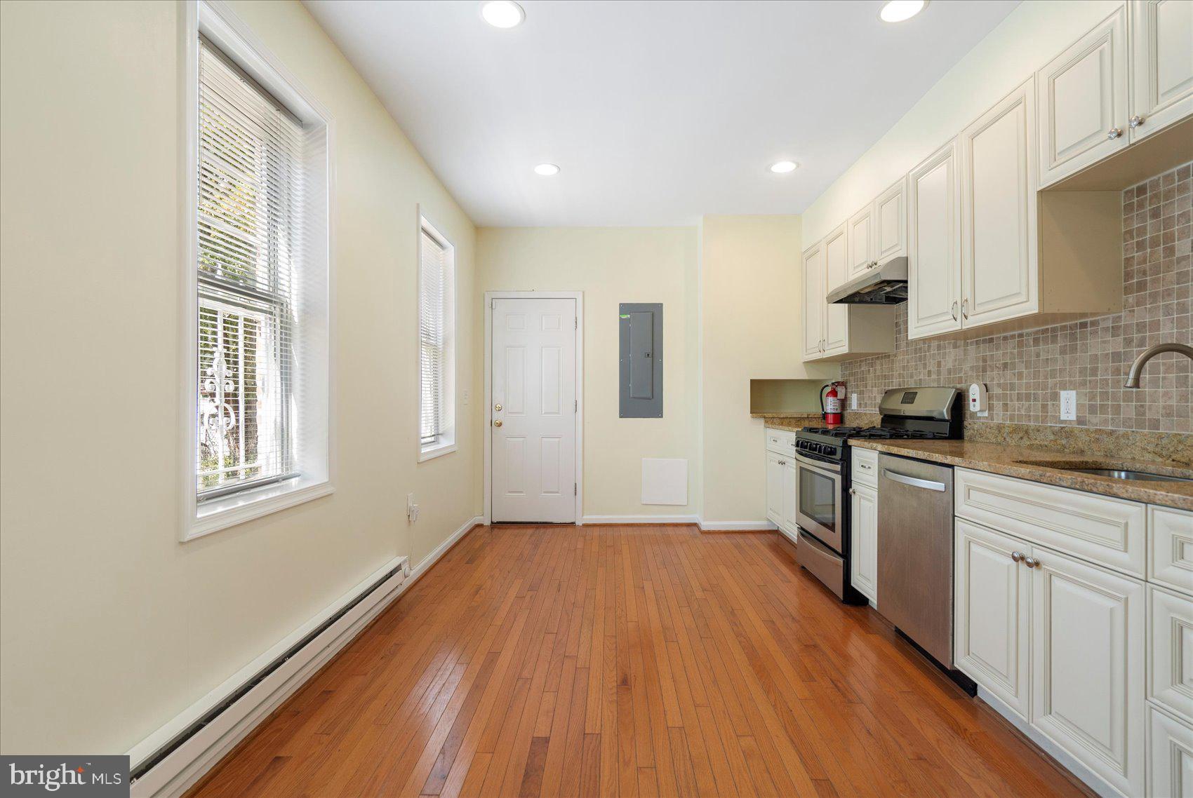 1100 E PRESTON STREET