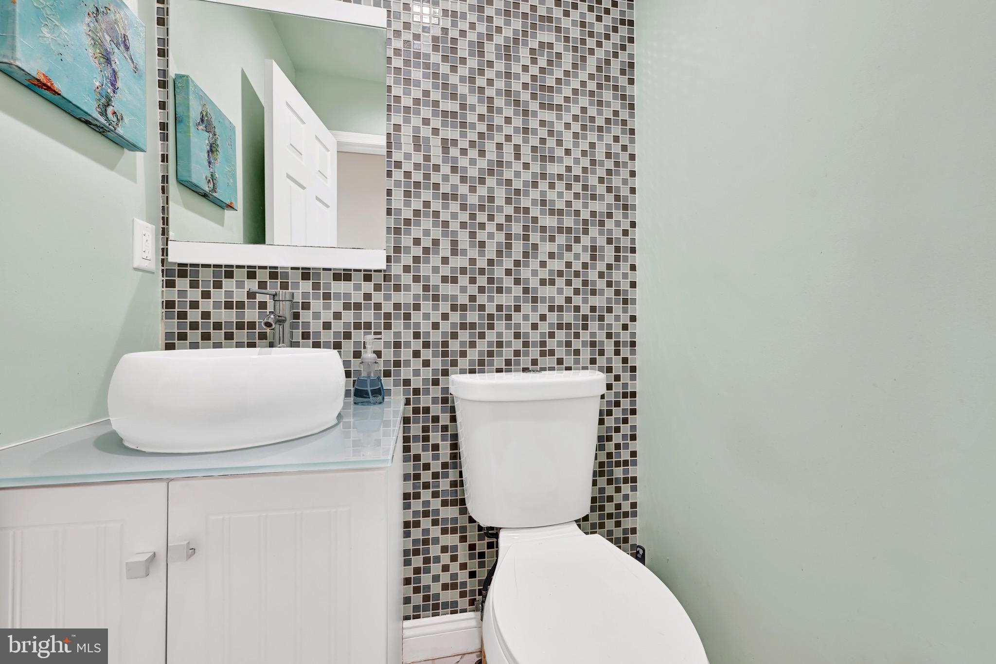 1401 E LANVALE STREET