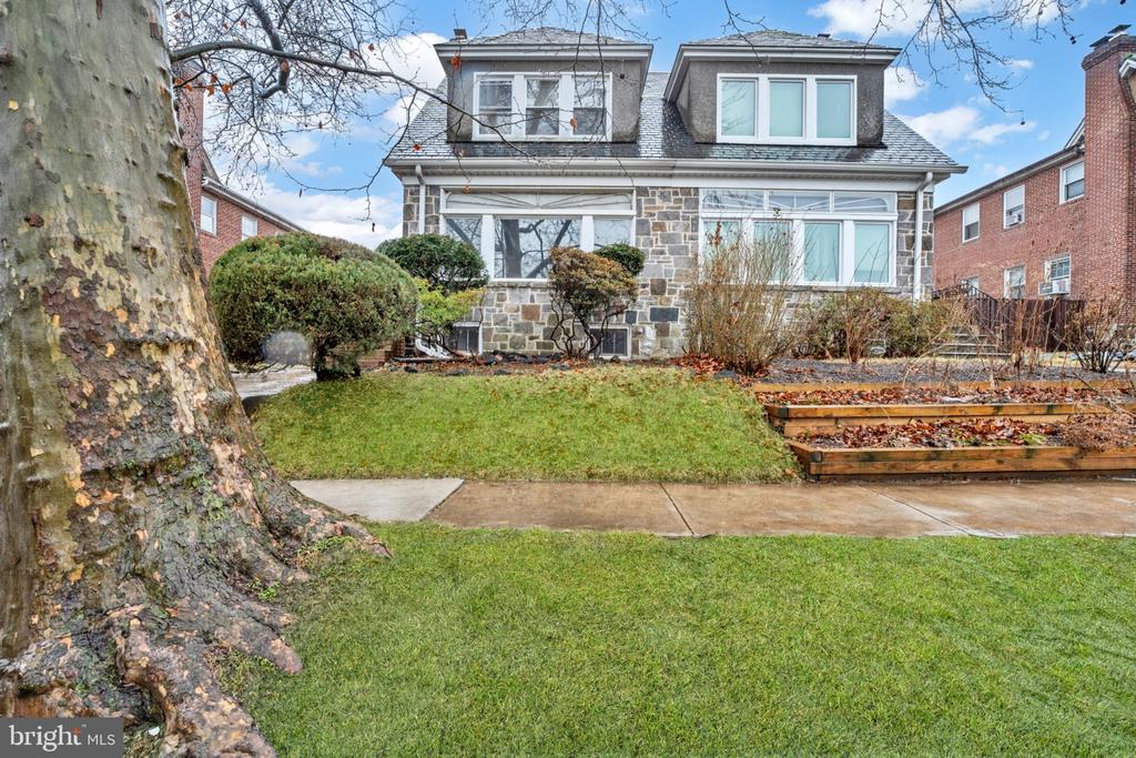 2219 CHESTERFIELD AVENUE