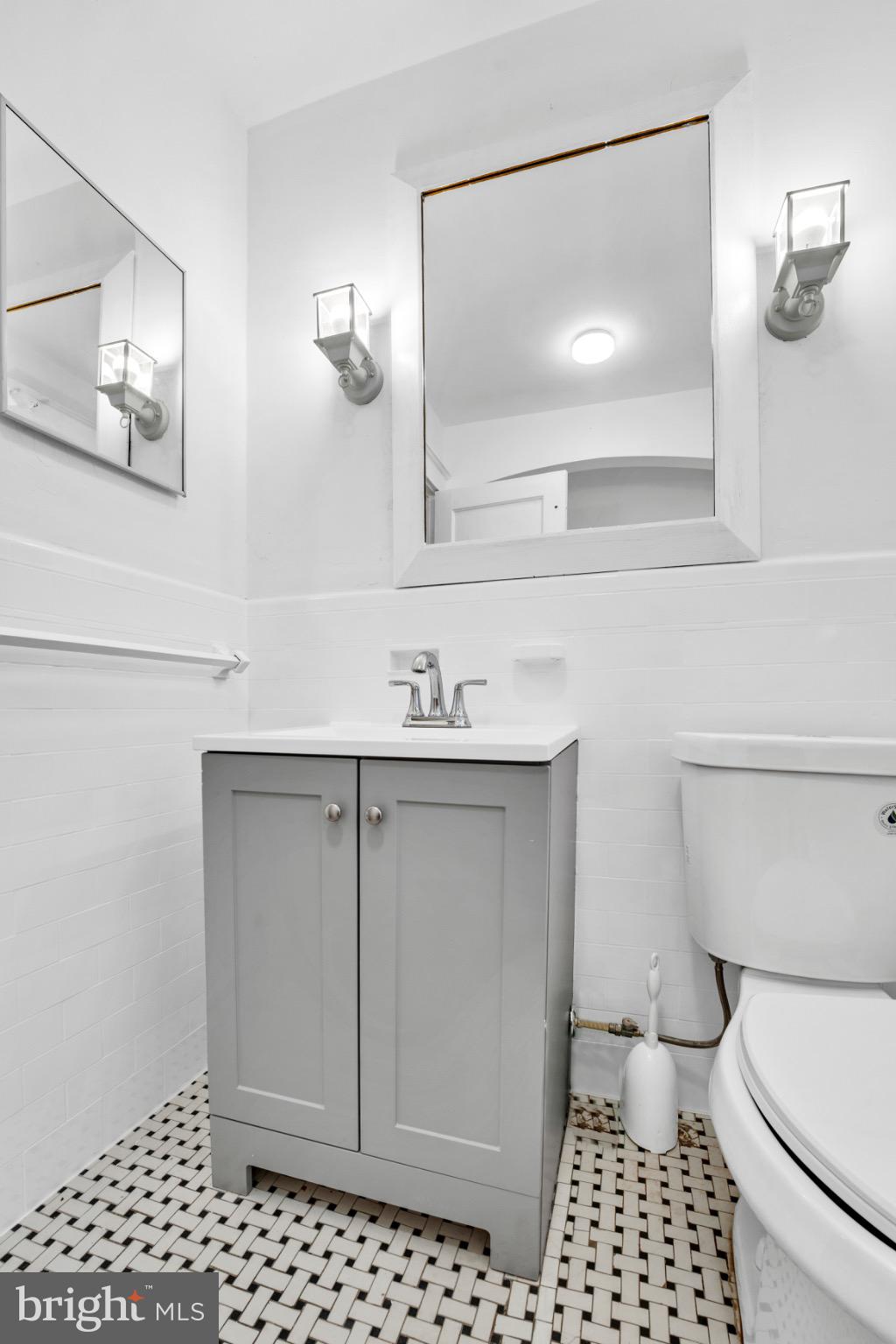 2219 CHESTERFIELD AVENUE