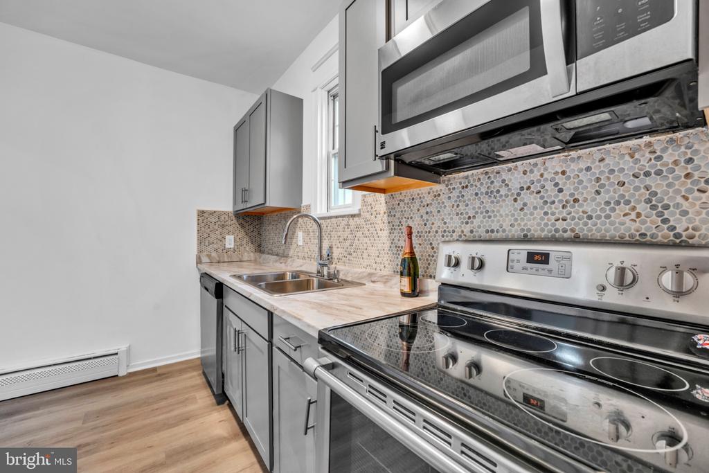 2219 CHESTERFIELD AVENUE